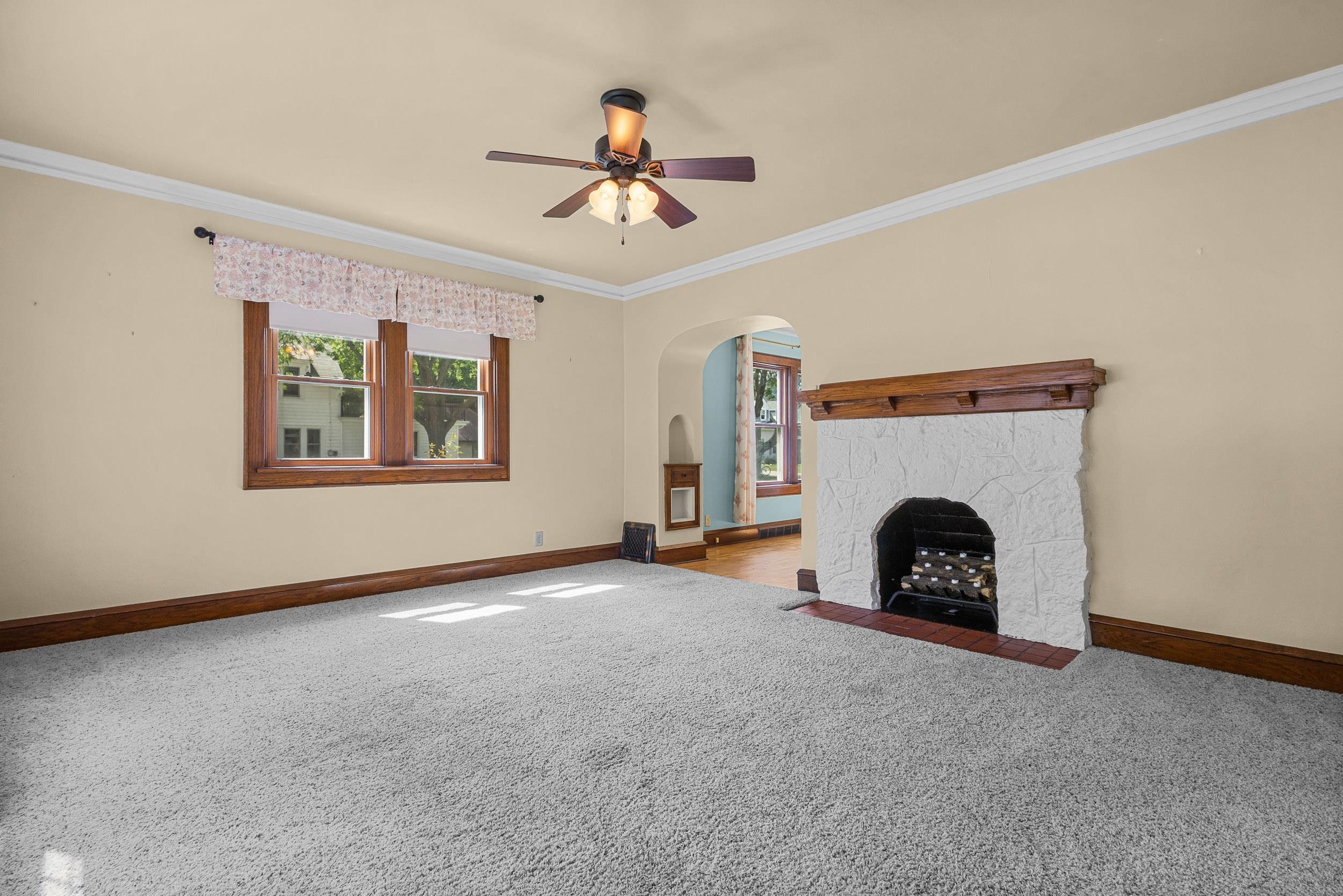 1034 West Lorain Street Appleton, WI 54914 - Photo 4 of 23