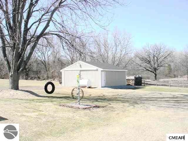 160 South Mission Road Mount Pleasant, MI 48858 - Photo 7 of 17 1938529-2baa26b7-e66d-4bbc-8bfd-f8c0b800b160.JPG