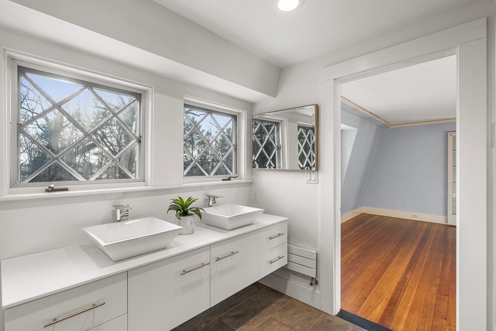 22 Conant Road Weston, MA 02493 - Photo 15 of 27