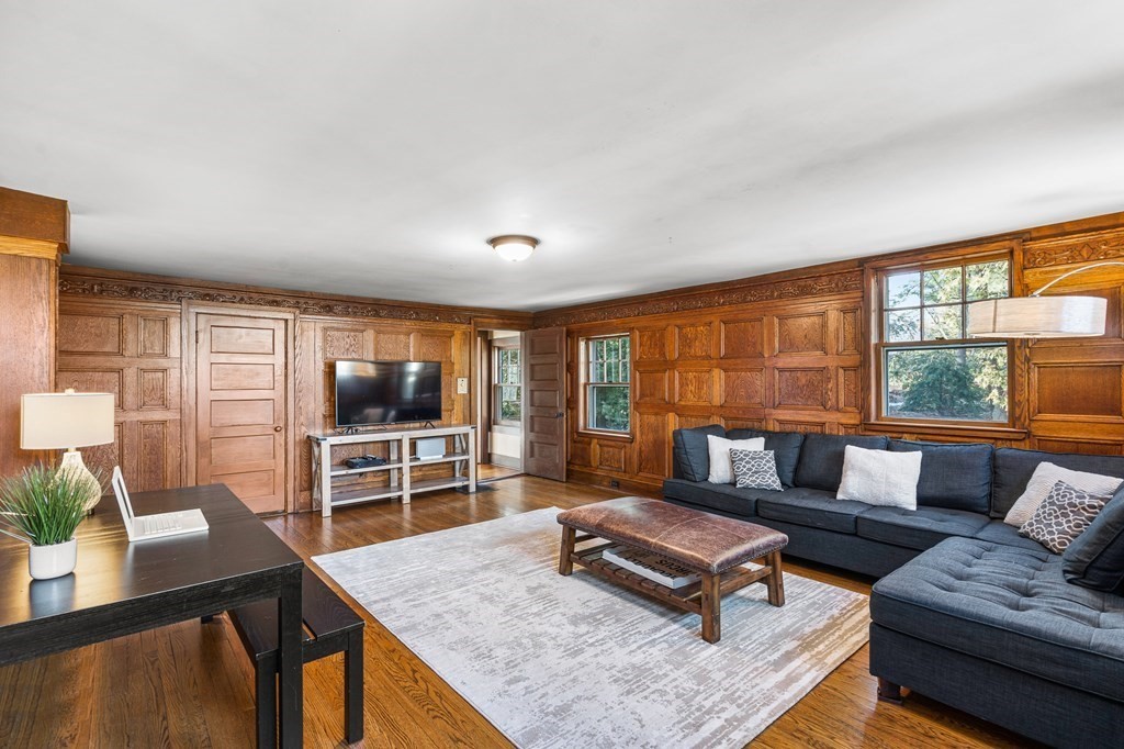 22 Conant Road Weston, MA 02493 - Photo 6 of 27