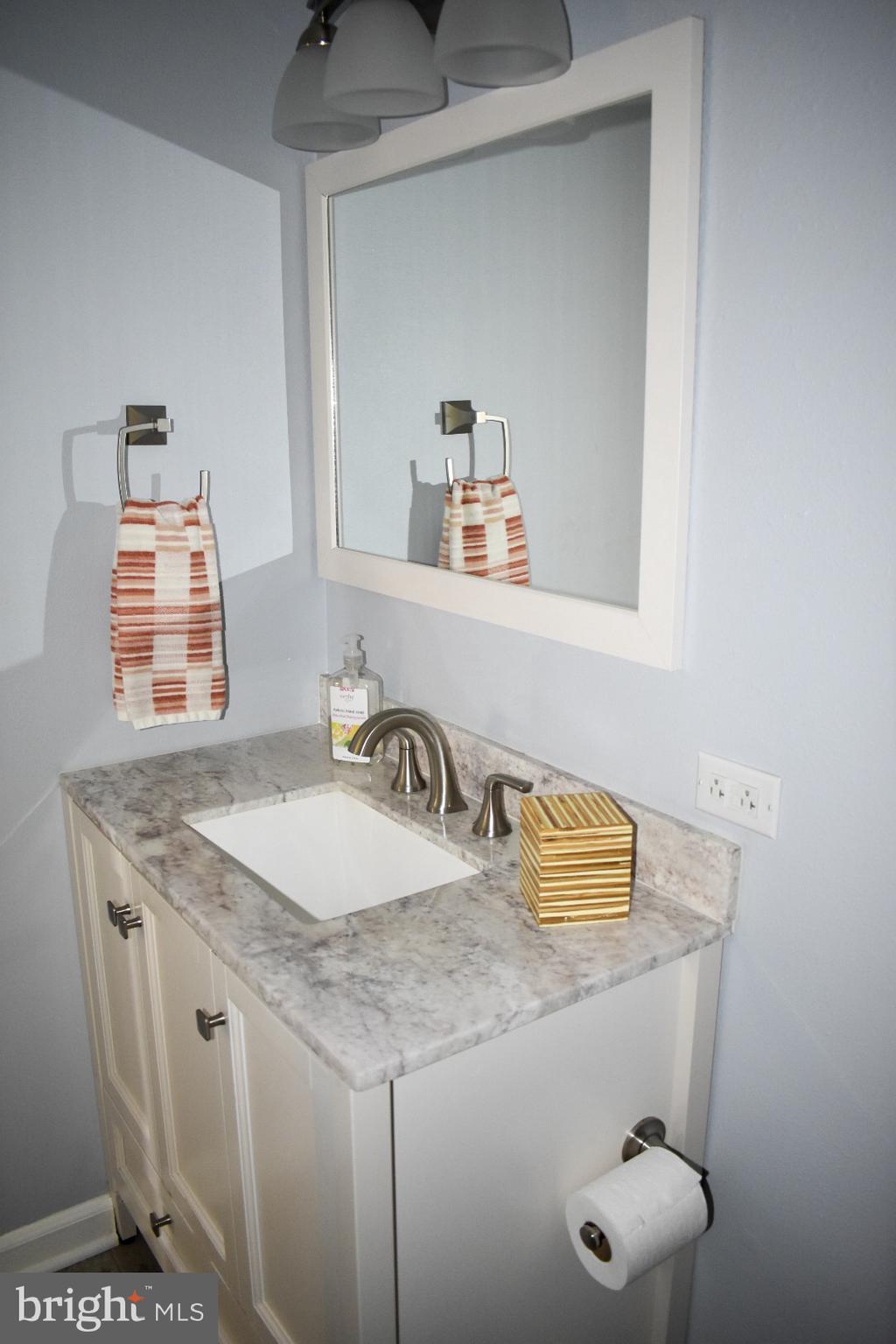 7413 Bath Street Springfield, VA 22150 - Photo 22 of 29 Powder room