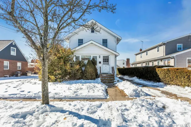 $524,990 | 463 South 3rd Street, Lindenhurst, NY 11757