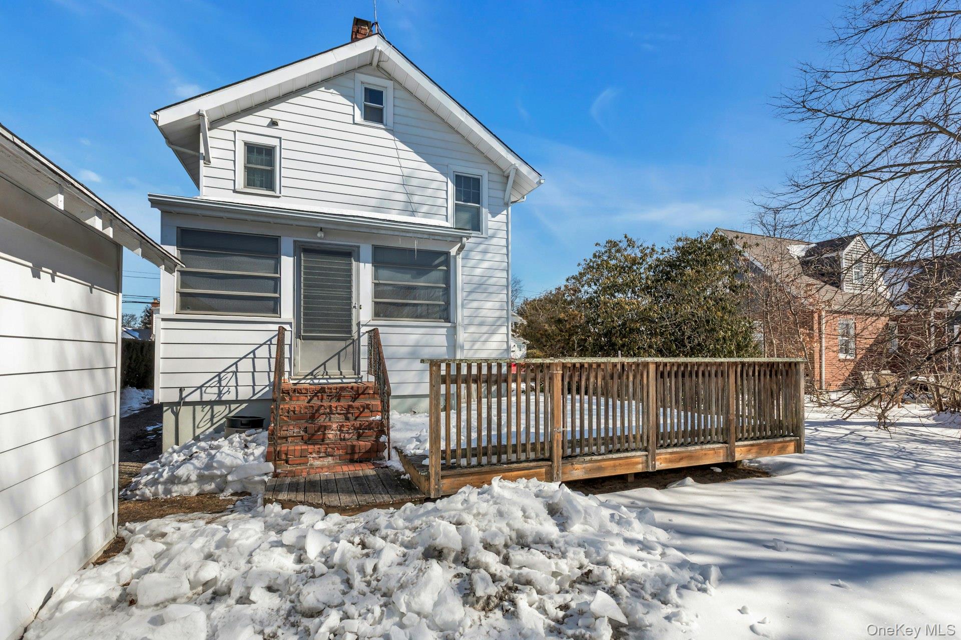 463 South 3rd Street Lindenhurst, NY 11757 - Photo 19 of 24 a view of a house with wooden fence
