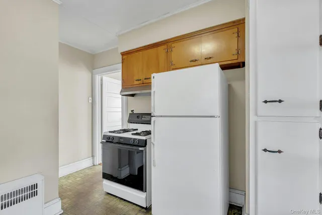 $524,990 | 463 South 3rd Street, Lindenhurst, NY 11757