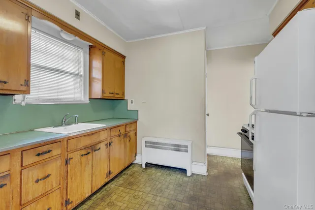 $524,990 | 463 South 3rd Street, Lindenhurst, NY 11757