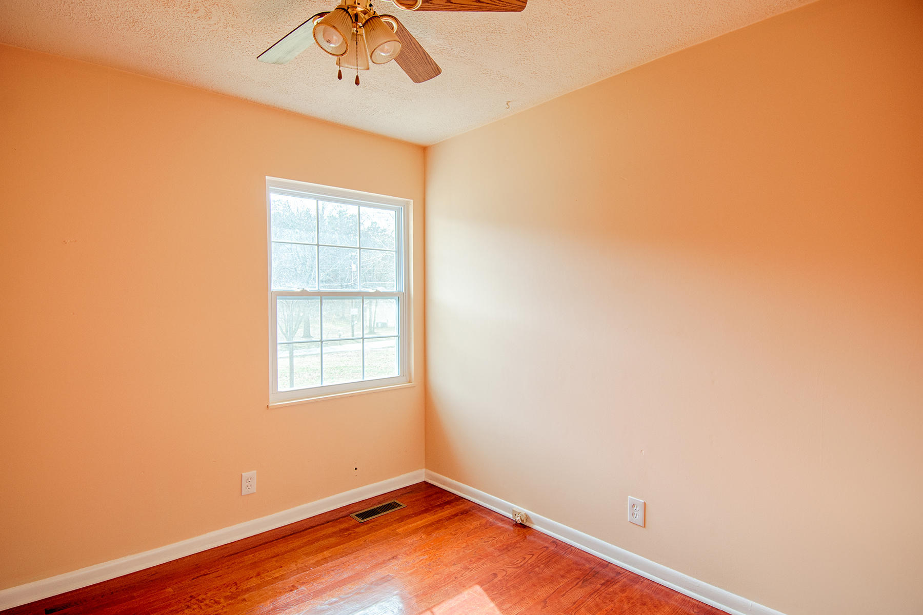 8824 Simpson Road Knoxville, TN 37920 - Photo 13 of 30 8824 Simpson Rd-19