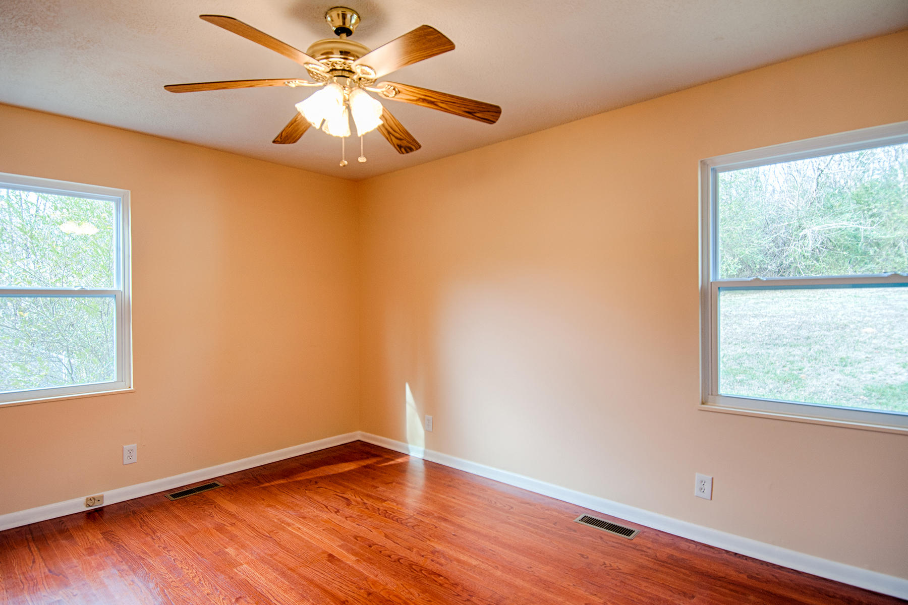 8824 Simpson Road Knoxville, TN 37920 - Photo 14 of 30 8824 Simpson Rd-20