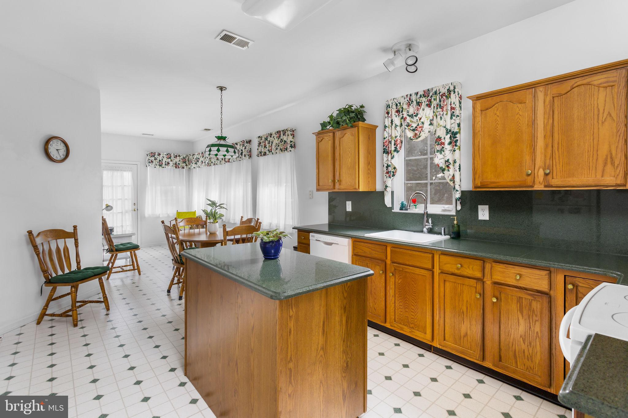 22 Hummingbird Drive Hamilton, NJ 08690 - Photo 10 of 25