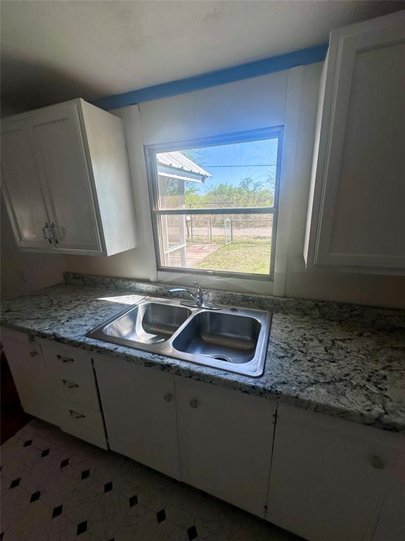 302 Ripley Street Coleman, TX 76834 - Photo 6 of 35