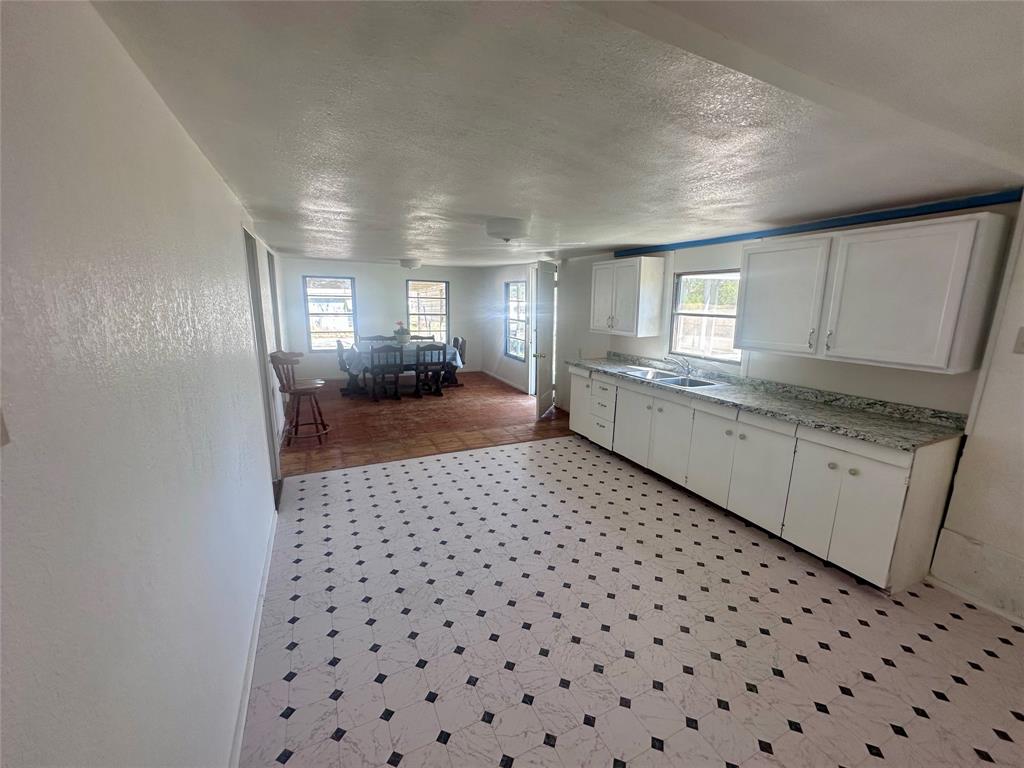 302 Ripley Street Coleman, TX 76834 - Photo 10 of 35