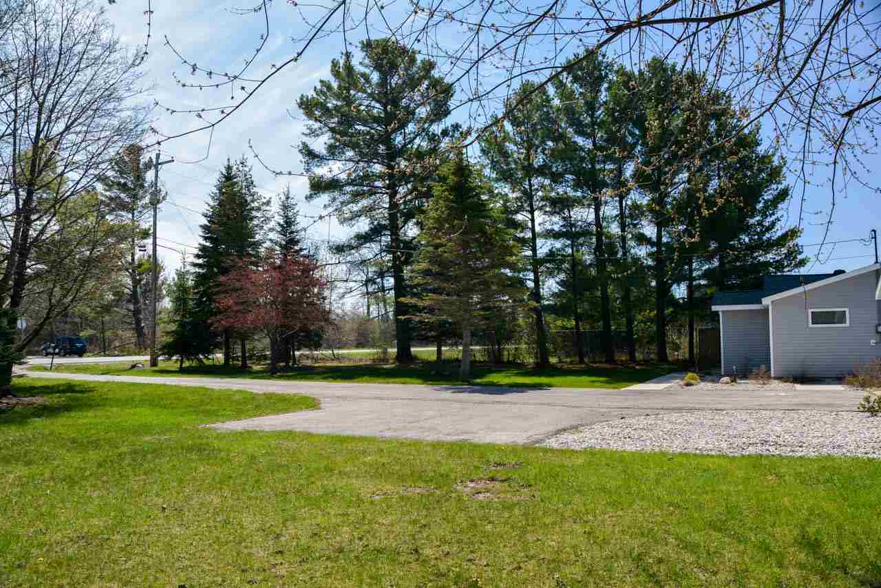 2527 North Three Mile Road Traverse City, MI 49686 - Photo 32 of 38 1831388-31.JPG