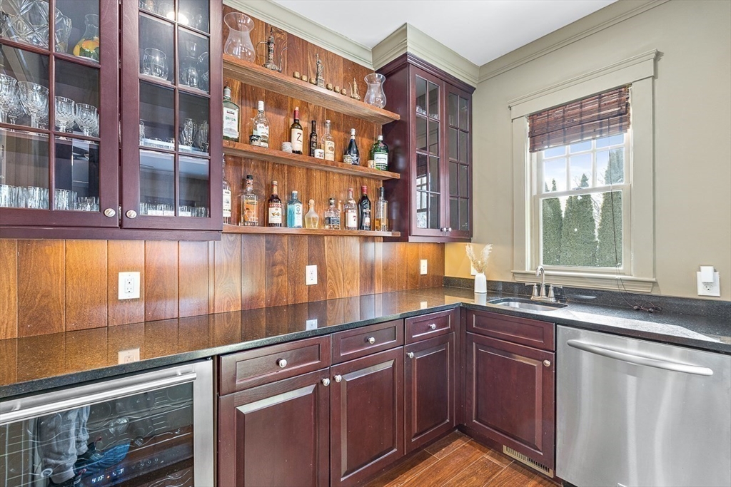 37 Mayflower Road Winchester, MA 01890 - Photo 17 of 40