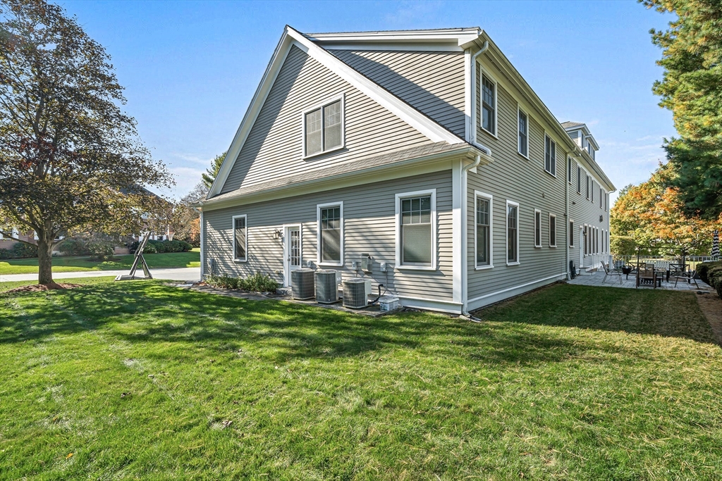 37 Mayflower Road Winchester, MA 01890 - Photo 4 of 40