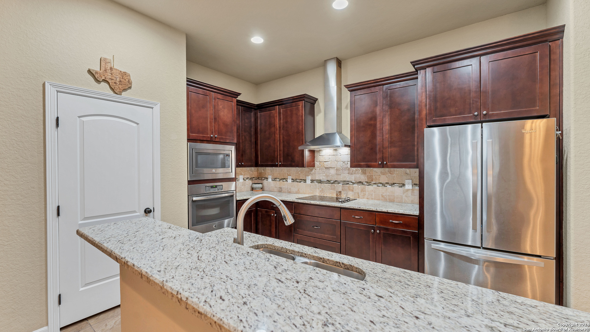 3922 Key W Way Converse, TX 78109 - Photo 8 of 38