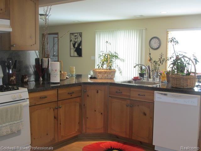 38727 Wade Road Romulus, MI 48174 - Photo 9 of 31 Lots of workspace