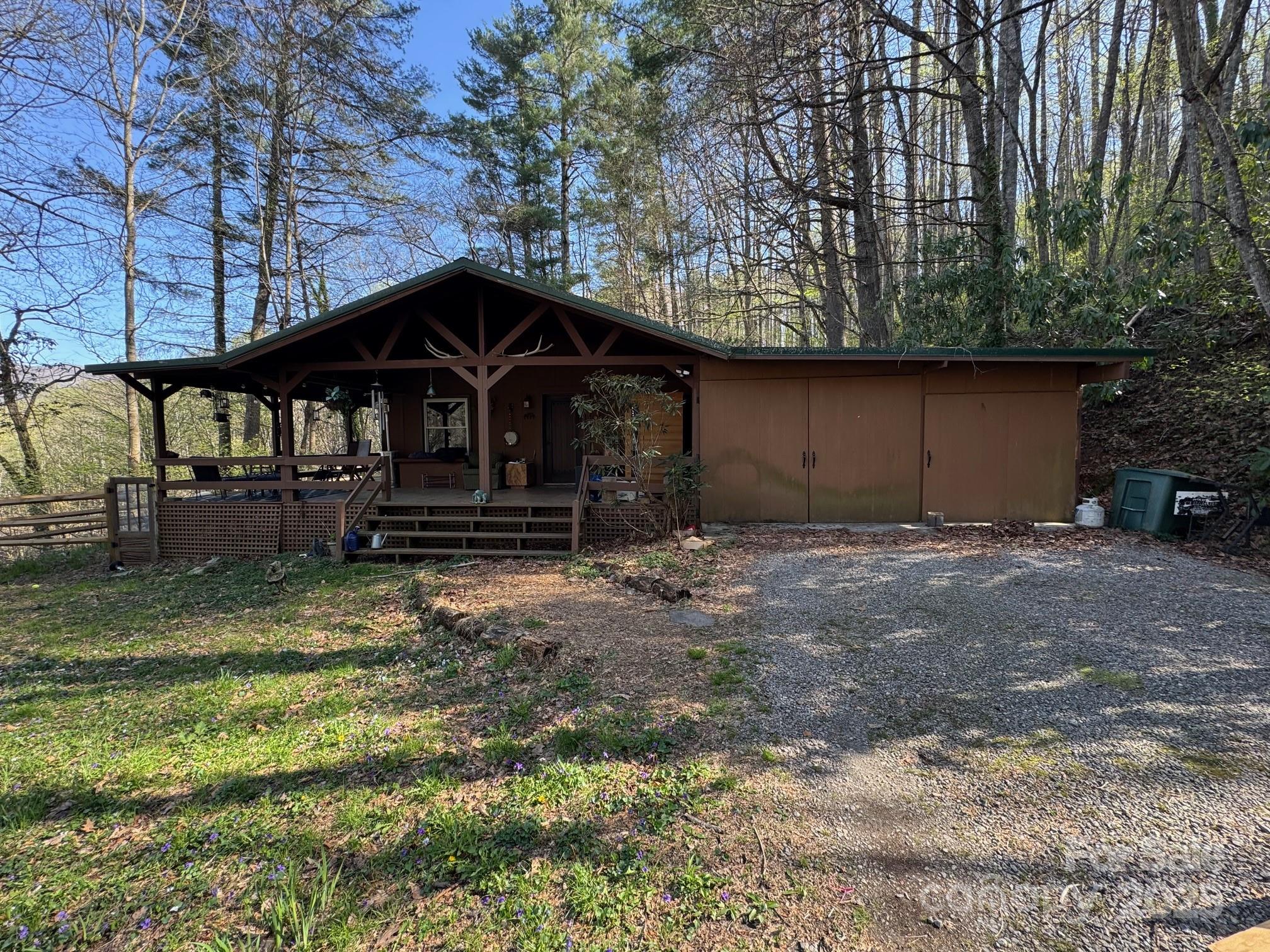 269 East View Road Sylva, NC 28779 - Photo 2 of 28 a front view of a house with garden