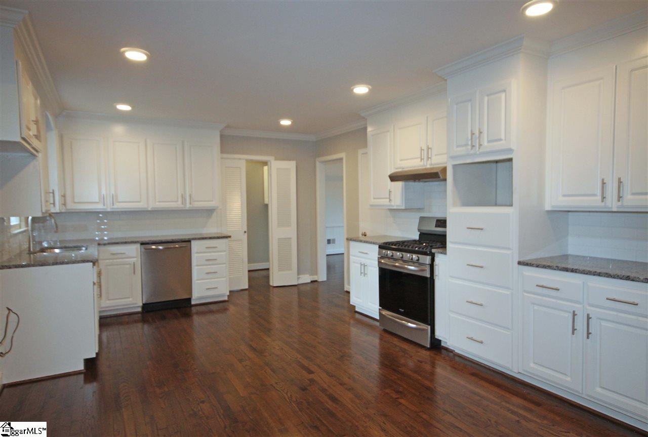 202 Sweetbriar Road Greenville, SC 29615 - Photo 7 of 28 Gallery Image 7