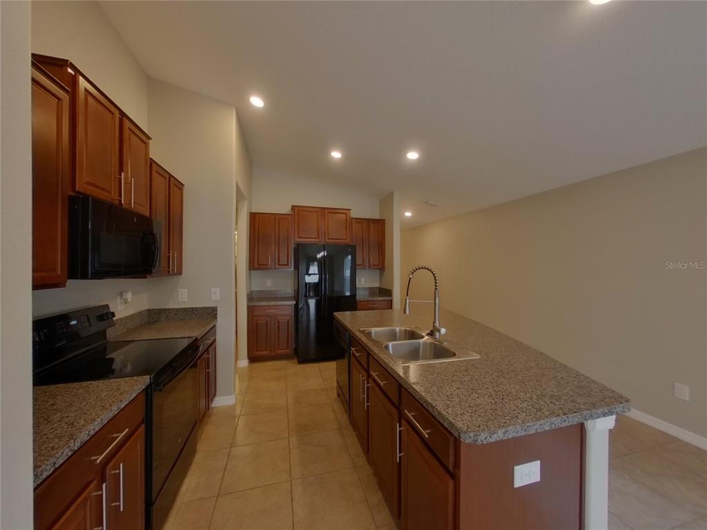 14802 Emerald Landing Place Wimauma, FL 33598 - Photo 4 of 17