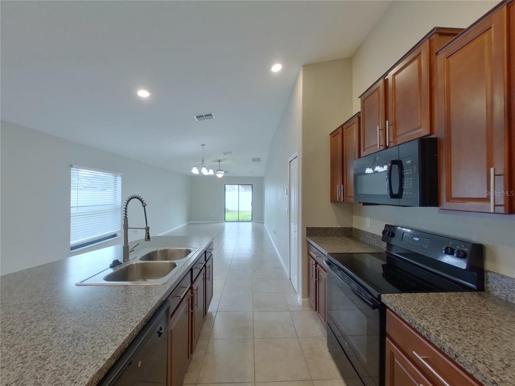 14802 Emerald Landing Place Wimauma, FL 33598 - Photo 5 of 17