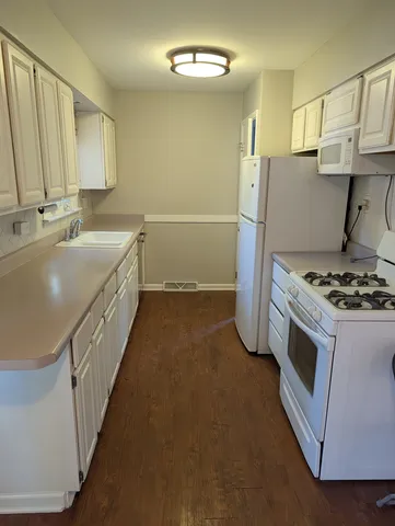 $3,500 | 342 Sunrise Avenue, Willowbrook, IL 60527