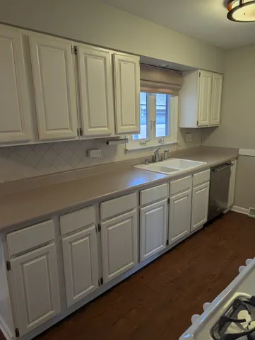 $3,500 | 342 Sunrise Avenue, Willowbrook, IL 60527