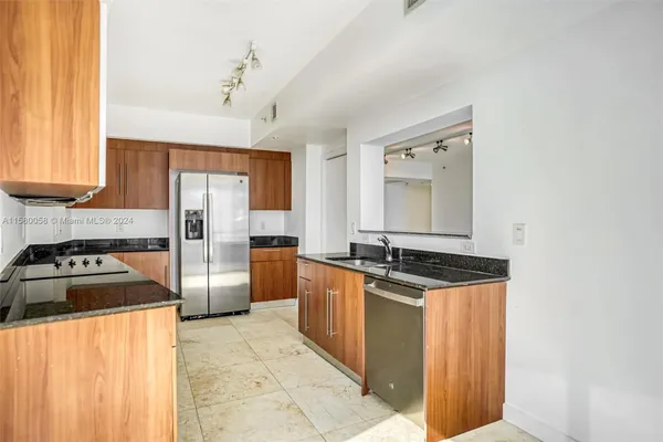 $1,150,000 | 325 Biscayne Boulevard, Unit 1923, Miami, FL 33131