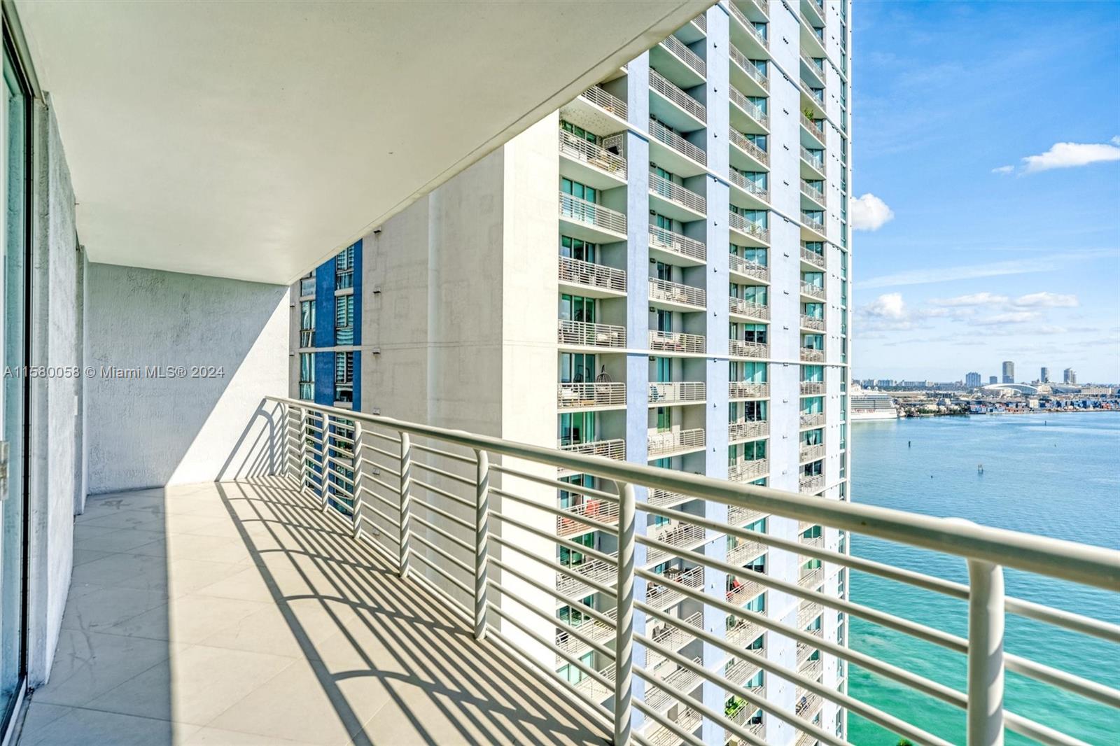 325 Biscayne Boulevard, Unit 1923 Miami, FL 33131 - Photo 16 of 47