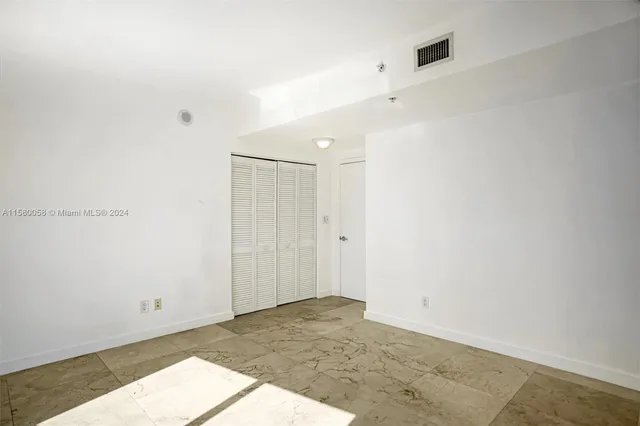 $1,200,000 | 325 Biscayne Boulevard, Unit 1923, Miami, FL 33131