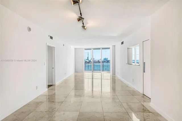 $1,200,000 | 325 Biscayne Boulevard, Unit 1923, Miami, FL 33131