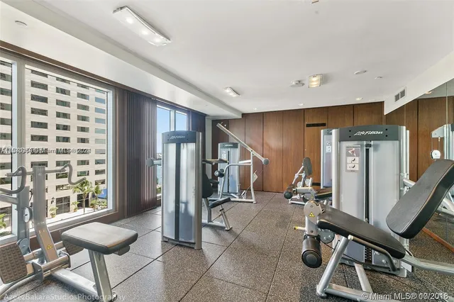 $1,200,000 | 325 Biscayne Boulevard, Unit 1923, Miami, FL 33131