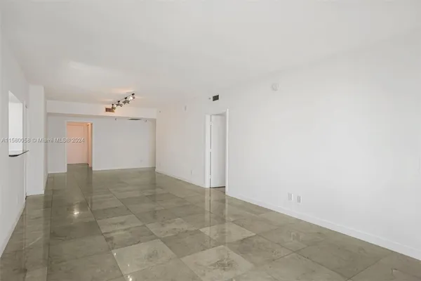 $1,150,000 | 325 Biscayne Boulevard, Unit 1923, Miami, FL 33131