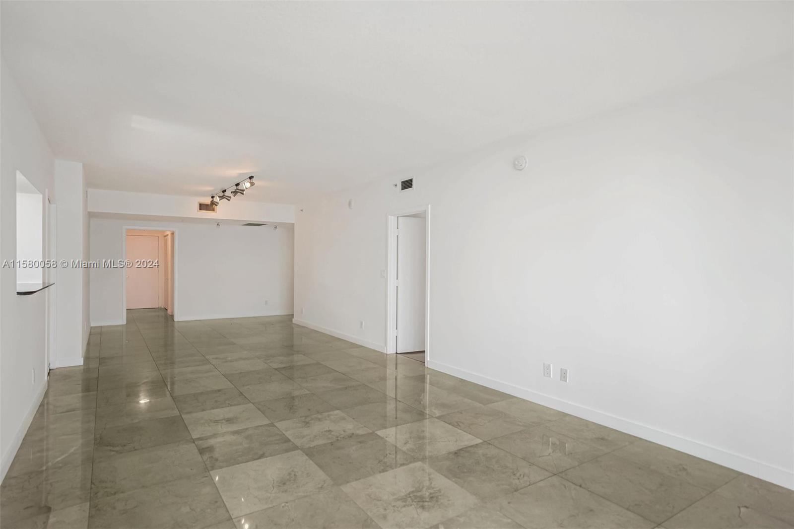 325 Biscayne Boulevard, Unit 1923 Miami, FL 33131 - Photo 6 of 47