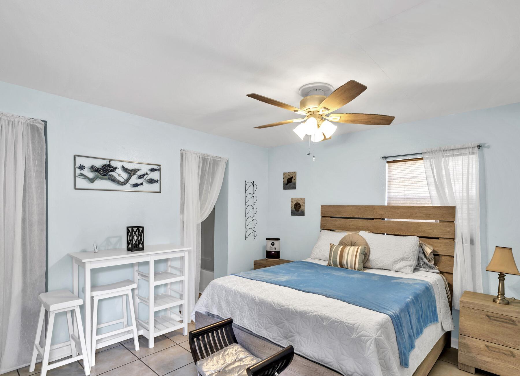 43 Ferry Road Northeast Fort Walton Beach, FL 32548 - Photo 17 of 23 a bedroom with a bed and a window