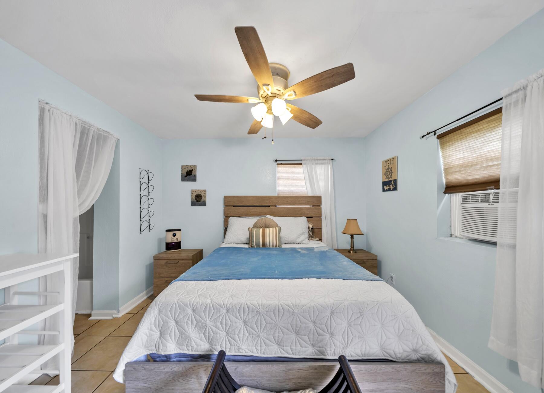 43 Ferry Road Northeast Fort Walton Beach, FL 32548 - Photo 18 of 23 a bedroom with a bed and a ceiling fan