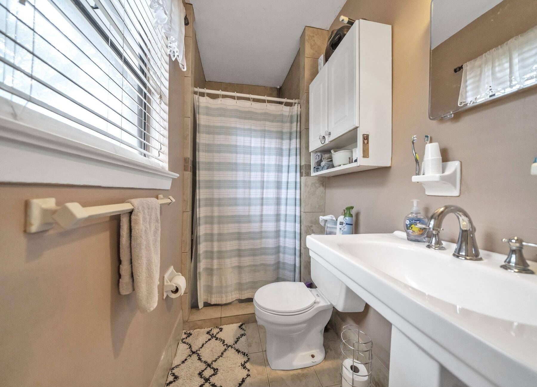 43 Ferry Road Northeast Fort Walton Beach, FL 32548 - Photo 10 of 23 a bathroom with a sink a toilet and shower