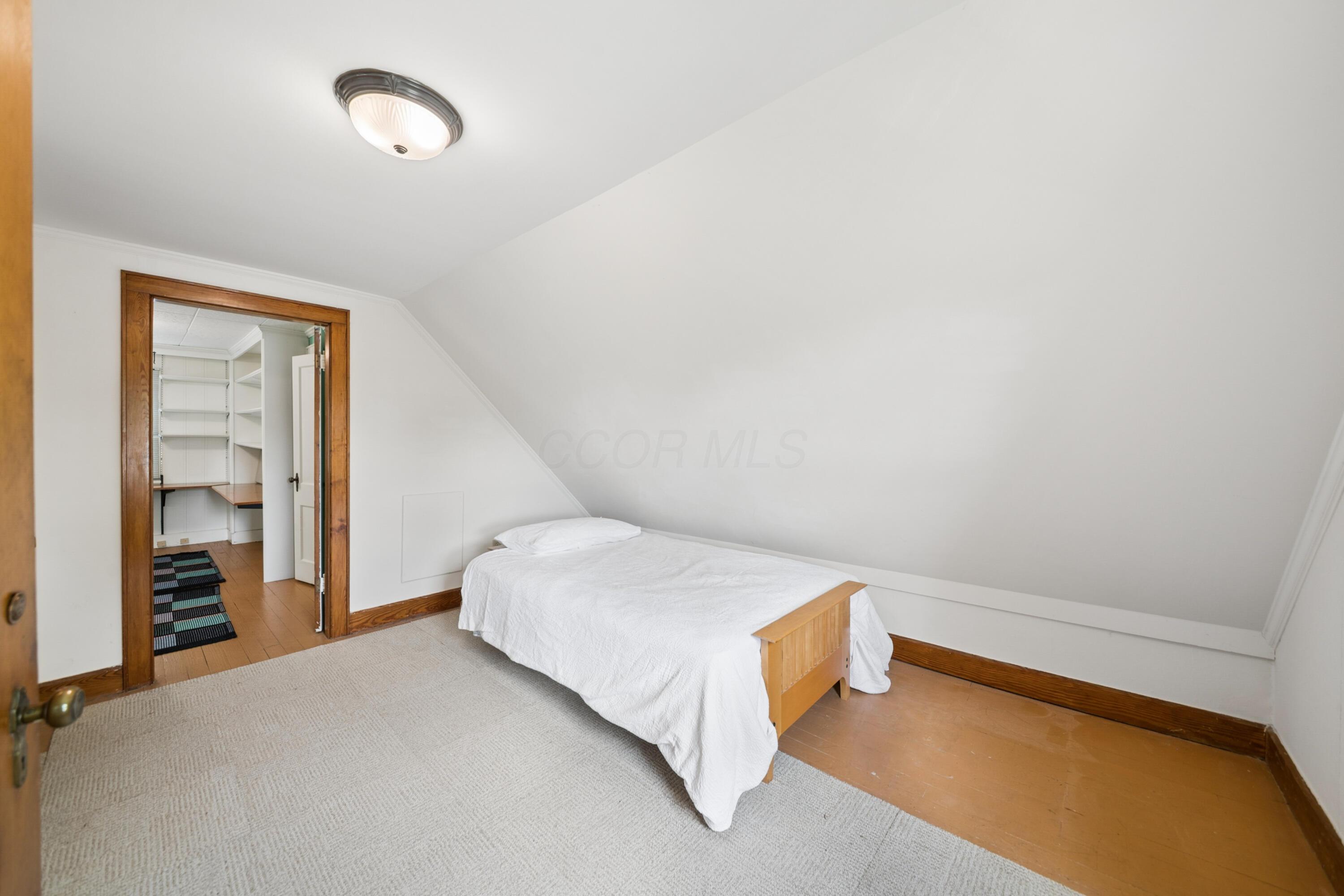393 Mimring Road Columbus, OH 43202 - Photo 45 of 55 Bedroom 4 with great light & closet. 1/2 bath on same level