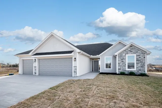 $399,950 | 1528 North 157th Lane, Basehor, KS 66007