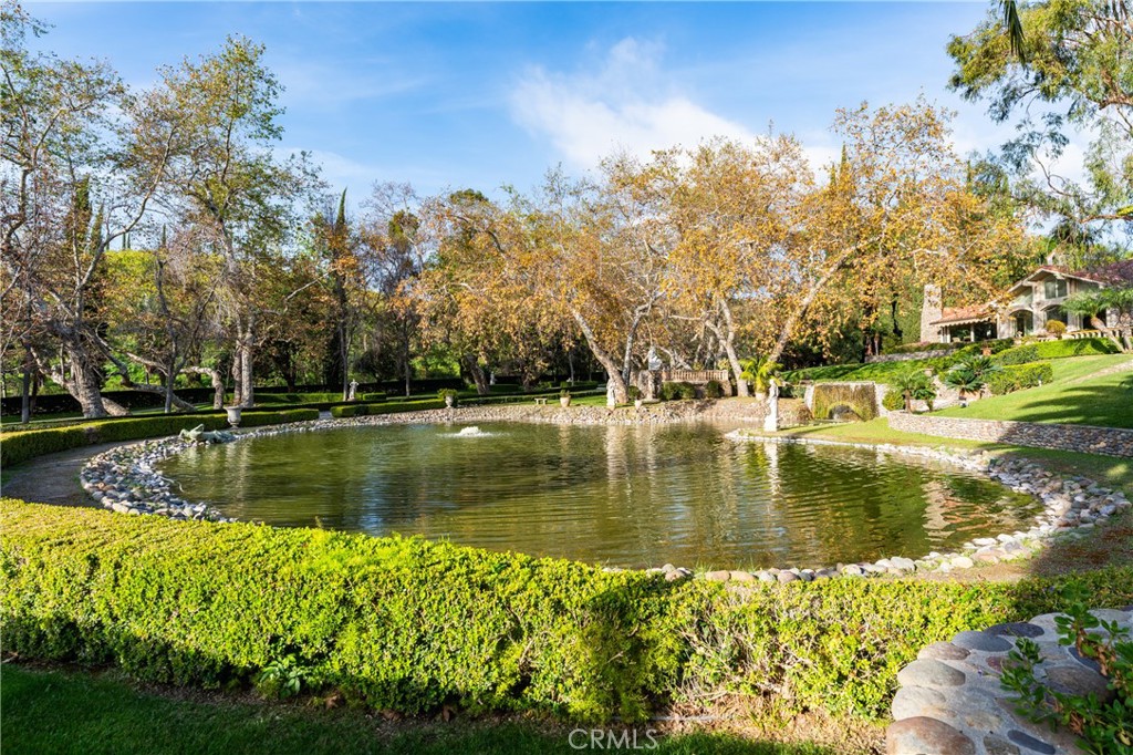 39250 Ortega Highway Fallbrook, CA 92028 - Photo 10 of 59 a view of swimming pool with yard