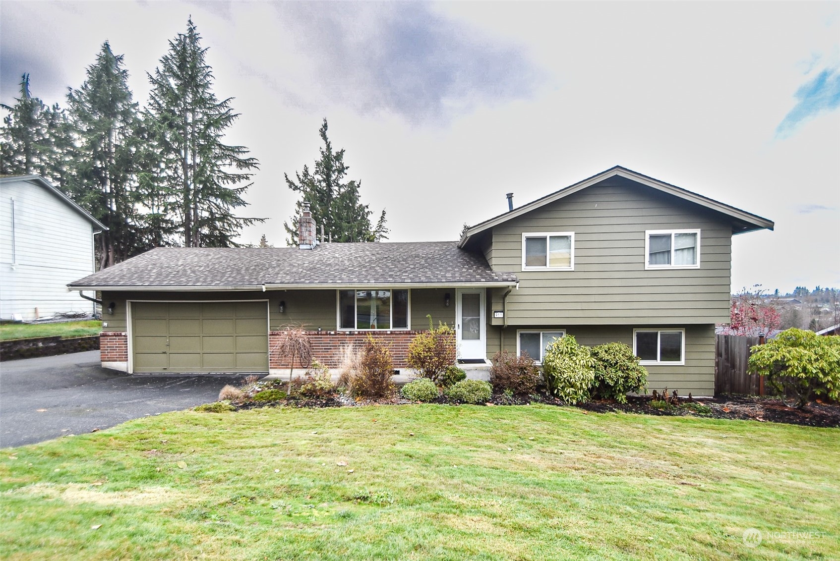911 North Waugh Road Mount Vernon, WA 98273 - Photo 1 of 30 Gallery Image 1
