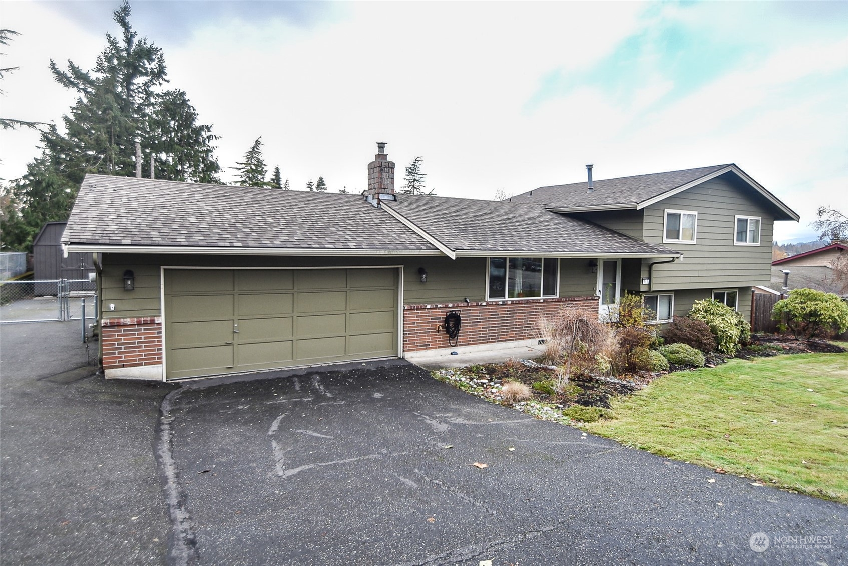 911 North Waugh Road Mount Vernon, WA 98273 - Photo 2 of 30 Gallery Image 2