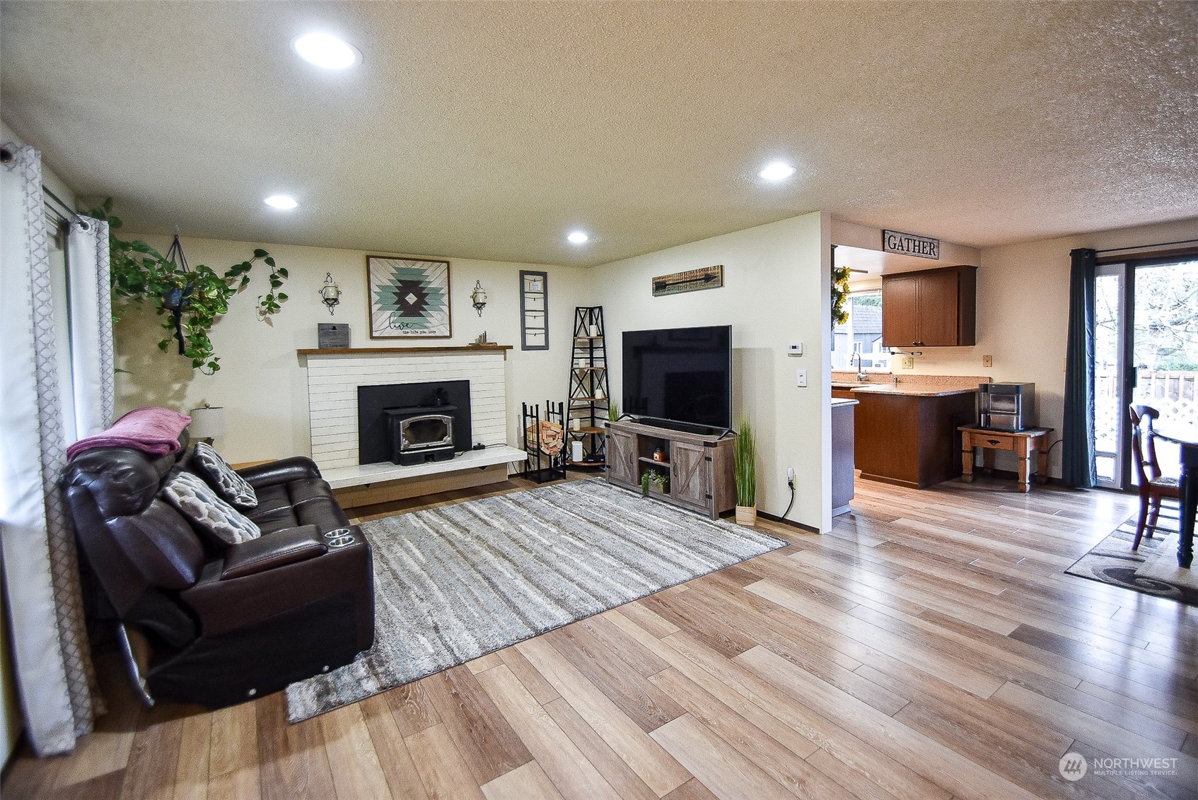 911 North Waugh Road Mount Vernon, WA 98273 - Photo 3 of 30 Gallery Image 3