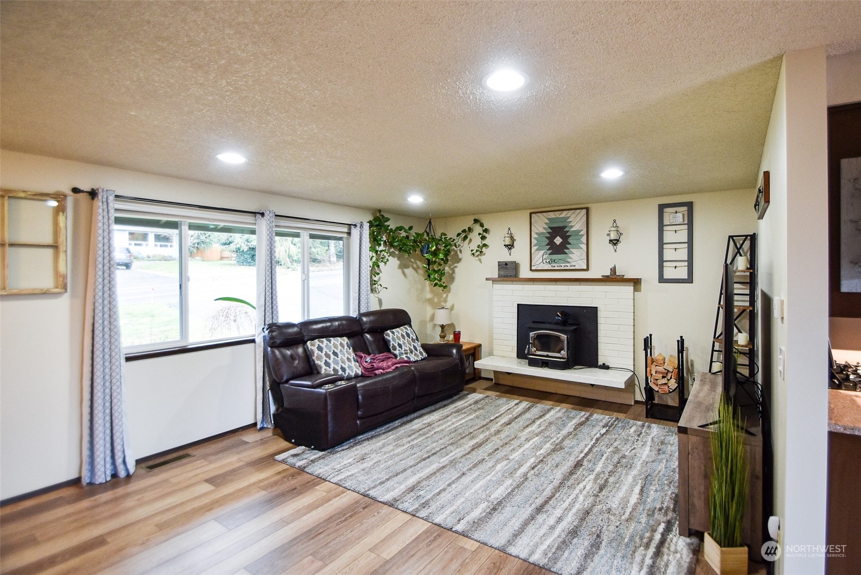 911 North Waugh Road Mount Vernon, WA 98273 - Photo 4 of 30 Gallery Image 4