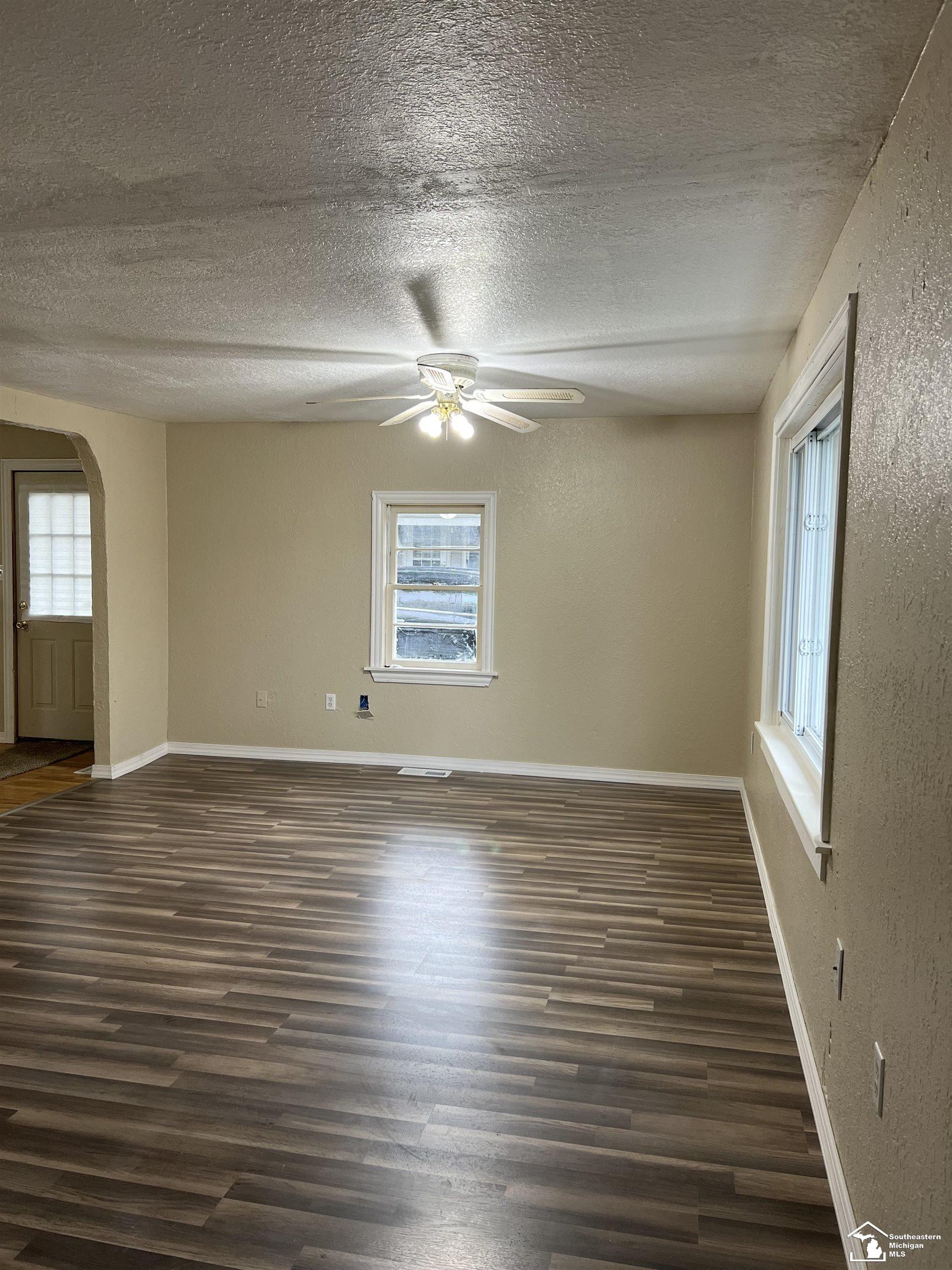 738 First Street Dundee, MI 48131 - Photo 7 of 15 50125738-6.JPG