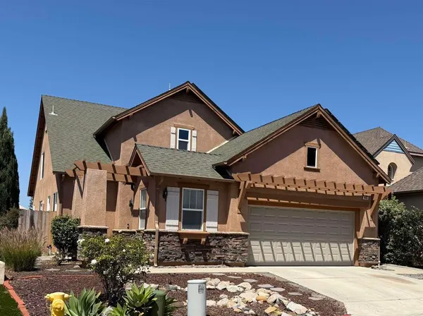 $859,000 | 445 Poets Square, Fallbrook, CA 92028
