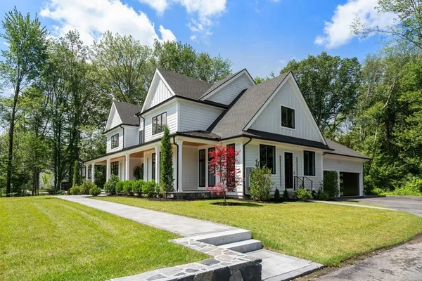 $1,995,000 | 105 Lincoln Street, Northborough, MA 01532