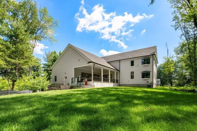 $2,095,000 | 105 Lincoln Street, Northborough, MA 01532