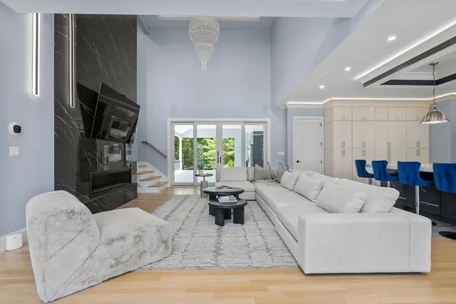 $2,095,000 | 105 Lincoln Street, Northborough, MA 01532