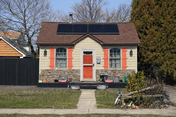 $450,000 | 23 Dewey Place, Lindenhurst, NY 11757