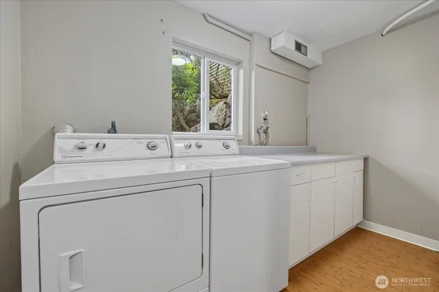 $2,048,000 | 6520 Northeast 60th Street, Seattle, WA 98115