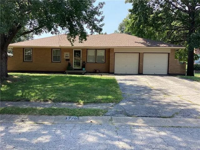$239,599 | 17705 East Redwood Drive, Independence, MO 64056